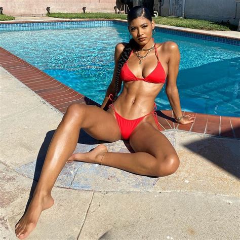 Danielle Herrington Sexy In Tiny Red And Classic Black Bikini Photos Video The Fappening