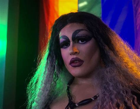 Ut Drag Queens Express Identity Through Gender Fluid Personas The