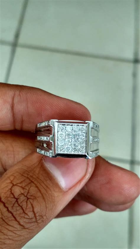 Cincinnya terbuat dari emas putih 2,8566 gram. Jual Cincin Berlian Emas Putih di lapak Abah Farihah ...