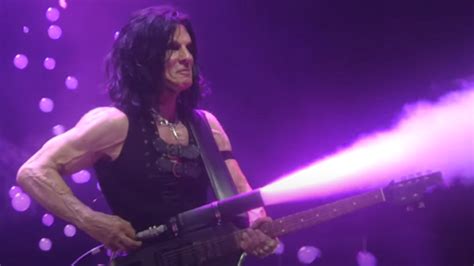 Guitarist Kane Roberts Plays First Show With Alice Cooper Since 1988