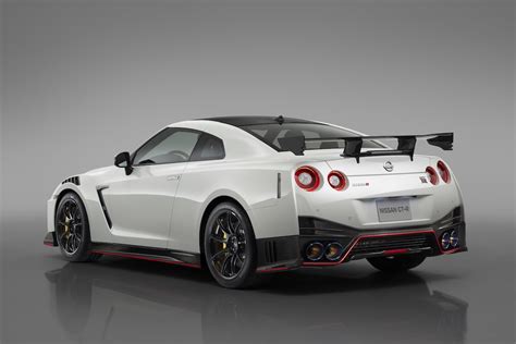 News Nissan Releases 50th Anniversary Gt R And Upgrades Track Nismo