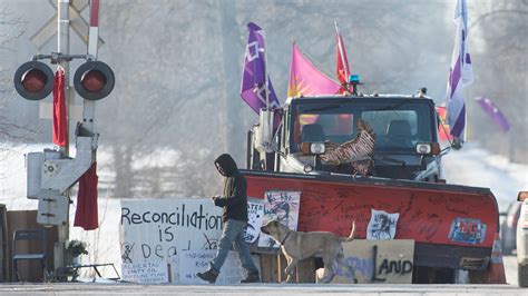 Canadian Police Break Up Indigenous Solidarity Blockade Arrest 10 Ecowatch