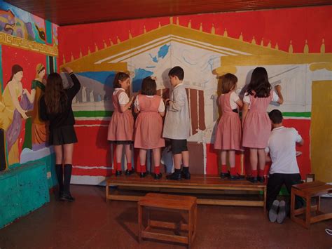 Una cooperativa es una asociación autónoma de personas unidas voluntariamente para formar una organización democrática cuya administración y gestión debe llevarse a cabo de la forma. Frescos pompeyanos. Trabajo cooperativo, distintos niveles ...