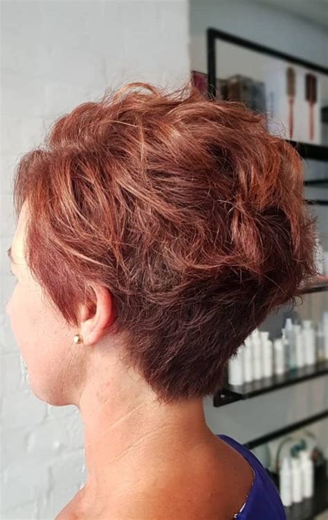 12 Youthful Short Haircuts For Women Over 40