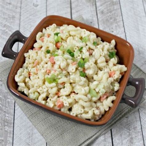 I was desperately searching for the rather plain macaroni salad served at ono hawaiian bbq and this one comes close! Hawaiian Macaroni Salad | Hawaiian macaroni salad, Macaroni salad, Salad