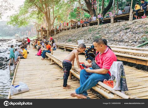 See 513 tripadvisor traveller reviews of 103 ratchaburi restaurants and search by cuisine, price, location, and more. Ratchaburi Thailand January 2020 Pessoas Unidentificadas ...