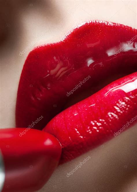 What Does Red Lipstick Mean On A Woman