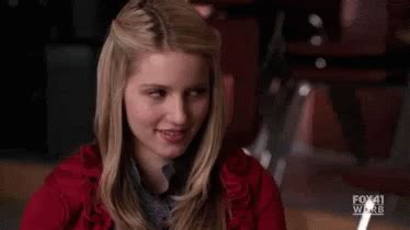 Smile Gif Quinn Fabray Dianna Agron Glee Face Claims Shy Cool Gifs Hunt Discover