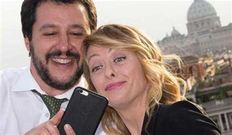 Meloni è il partner ideale per l'igiene e la bellezza, distributore all'ingrosso, ma anche ideatore e fondatore delle catene smoll e beautytu. Elezioni: Salvini e Meloni insieme per prendersi tutto il ...