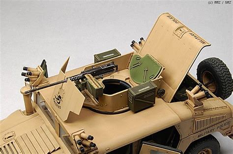 Bronco 135 M1114 Up Armored Tactical Vehicle 험비 Plastic Model Kits