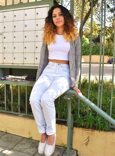 7 Crop Top Outfits With High Waisted Jeans That Never Go Out Of Fashion Bewakoof Blog