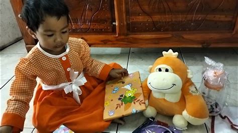 Bayi Unboxing Kado Ulang Tahun Dari Temennya Youtube