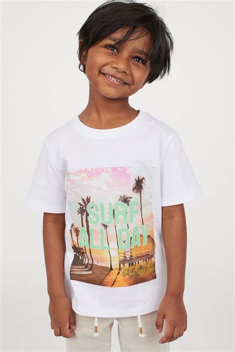 That commitment means h&m embraces wcag guidelines and supports assistive technologies such as screen readers. Printed T-shirt - White/Surf All Day - Kids | H&M US ...