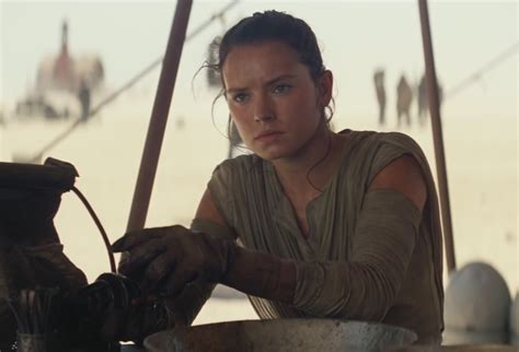 Behind The Scenes Details On Rey S Look In The Force Awakens The