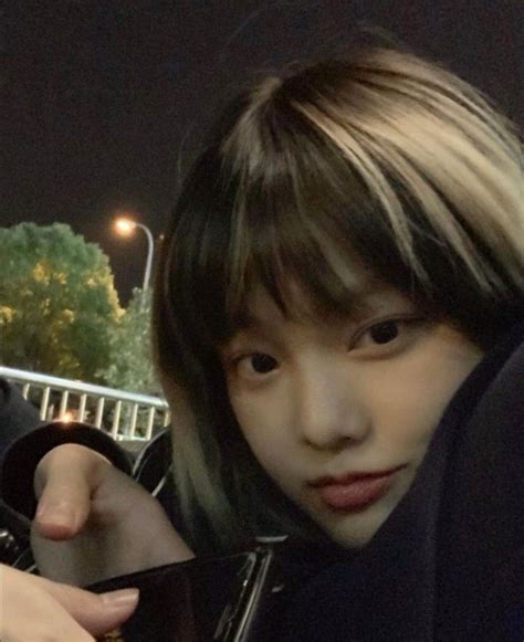 🌷♥︎ 𝐓𝐀𝐊𝐄𝐒𝐇𝐈 𝄞 Meninas Emo Selfies Criativas Garotas Asiáticas
