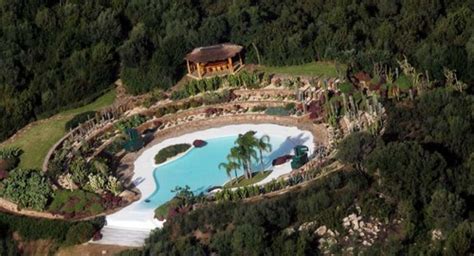 La villa si trova a porto rotondo (olbia). Le foto di Villa Certosa