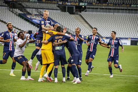 PSG vs Lyon, Les Parisiens Juara Piala Liga Prancis Usai Lewati Drama