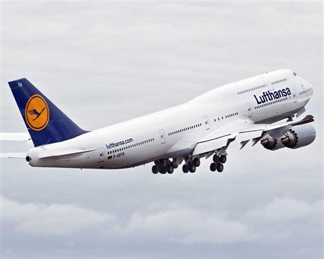 Boeing Entrega A Lufthansa Su Primer Boeing 747 8 Intercontinental Fly News