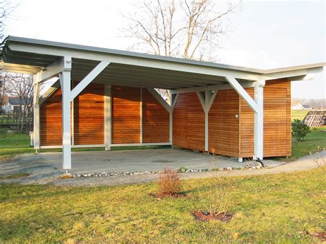 Ein repräsentatives haus mitten auf der rasenfläche wünschen sich viele gartenbesitzer. Lappi & Lappi, Holzbau aus der Steiermark - Carport