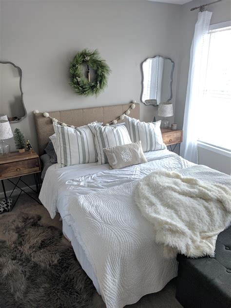 Beautiful 27 christmas guests room decor ideas. My guest bedroom, ready for Christmas visitors : CozyPlaces