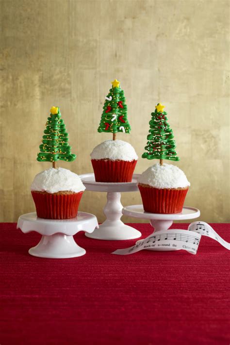 During christmas, i always look forward to dessert recipes i think will bring happiness to my family and friends. Christmas Cupcakes - The Best Christmas Cupcakes
