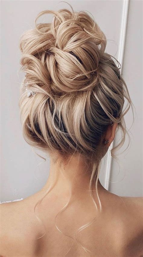 Updo Hairstyles For Your Stylish Looks In Messy High Bun Bun Hairstyles Hair Updos