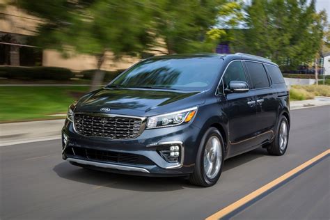 Kia recently launched the 2020 grand carnival with minor changes to the 2019 model. 2019 Kia Carnival facelift revealed