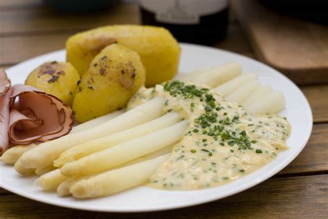 Frischer Spargel Mit Kartoffeln Und Bozner Sauce Rezepte