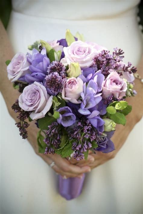 Flower Power 20 Looks For A Purple Wedding Bouquet Beau Coup Blog Bouquet Violet Purple