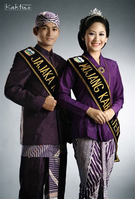 5 Baju Adat Sunda Jawa Barat