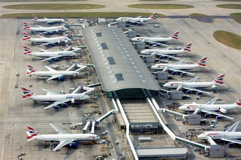 System Failure At Londons Heathrow Airport Forces Passengers To Fly