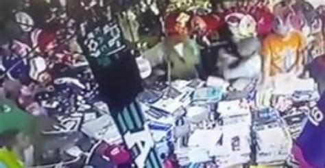بالفيديو لحظة سرقة رجل محل ملابس بمساعدة زوجته بالقنيطرة