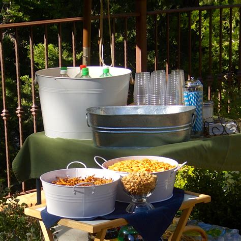 Classic backyard bbq party : HOW TO THROW A GREAT GRADUATION PARTY