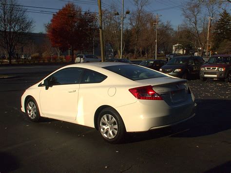 Upsized and downrevved for the enthusiast of tomorrow. 2012 Honda Civic Coupe - Pictures - CarGurus