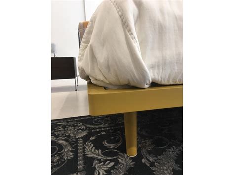 Letto matrimoniale con giroletto in tessuto bianco con bordini grigi, disponibile sia senza rete struttura giroletto letto matrimoniale realizzato con fumetti di topolino (eslusi rete e materasso). Giroletto Matrimoniale Senza Rete : Letto sommier imbottito Raja - Tenendo sempre a mente un ...
