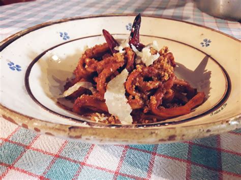 Le cose sacre non devono essere insegnate che alle persone pure; Lezioni di pasta: maccheroni con la mollica di pane alla ...