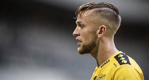 The club of jesper karlsson, if elfsborg, presently holds twelfth position in allsvenskan (sweden) and third position in group 7 of svenska cup jesper karlsson had 22 match appearances this season. Jesper Karlsson klar för AZ Jesper Karlsson Shotoe