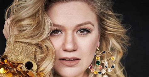 She had her big break on the first season of american idol in kelly clarkson told seth rogen that people shout ahh, kelly clarkson, a line from the 2005 film, at. Kelly Clarkson: The Pop Artist That Crossed Over the Country Chart