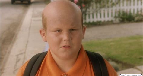Dessus du crâne rasé et couronne de cheveux. This barber will publicly shame your misbehaving kid with ...
