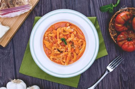 Once a popular dish among the poorest inhabitants of rome, trippa alla romana is today a staple of roman cuisine. Trippa alla romana | Ricetta | Ricette, Ricetta pollo alla ...