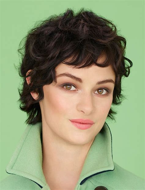 Short curly hair never looked so good. 34 Trendy Bob & Pixie Hairstyles for Spring Summer 2017 ...