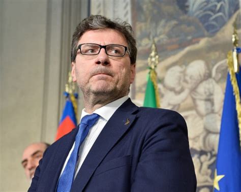 Giorgetti da sempre braccio destro del leader della lega salvini è il nuovo sottosegretario alla giancarlo giorgetti è nato a cazzago brabbia, un paese di 700 anime in provincia di varese, il 16. Giancarlo Giorgetti, sottosegretario alla Presidenza del ...