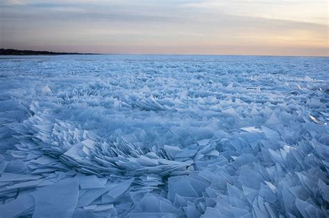 Mesmerizing Pictures Of Frozen Lake Michigan Shattered Into Millions Of