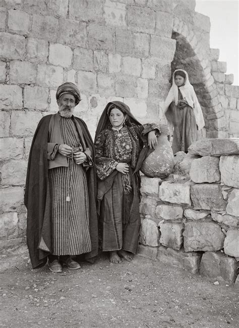 Палестинские женщины долгое время участвовали в движениях сопротивления в палестине, а также в иордания, сирия, и ливан. Ближний Восток первой половины ХХ века. Палестина. Часть 3 ...