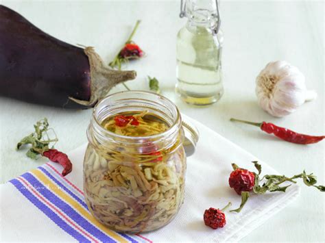 Le melanzane sottolio a crudo hanno il sapore delle cose buone e fatte come una volta : Melanzane a crudo sott'olio - ricettesfiziosedirosaria