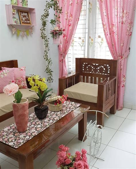 Desain Dekorasi Ruang Tamu Penuh Bunga Cozy Living Room Furniture