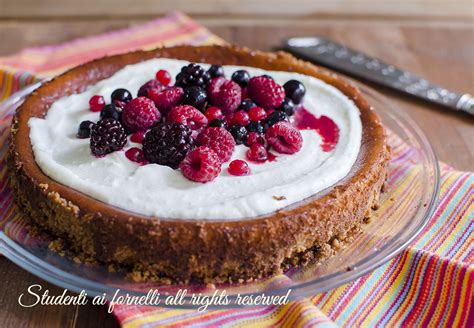 Se questa ricetta ti è piaciuta vieni a visitare il sito deliziosetentazionidivale.it e se ti va lascia un commento. Cheesecake ai frutti di bosco al forno, ricetta dolce facile