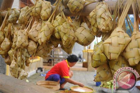 Warga Gorontalo Padati Festival Ketupat Danau Perintis 2017 Ramadhan