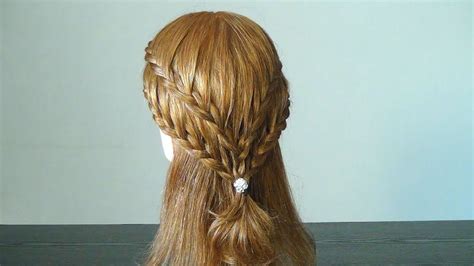 See more ideas about braided hairstyles, hair styles, long hair styles. Легкая повседневная прическа. Easy braided hairstyle for ...