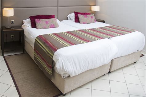 Ein boxspringbett oder ein wasserbett hilft am ehesten gegen rückenschmerzen. Boxspingbetten - Gesunder Schlaf im optimalen Bett - Mein ...